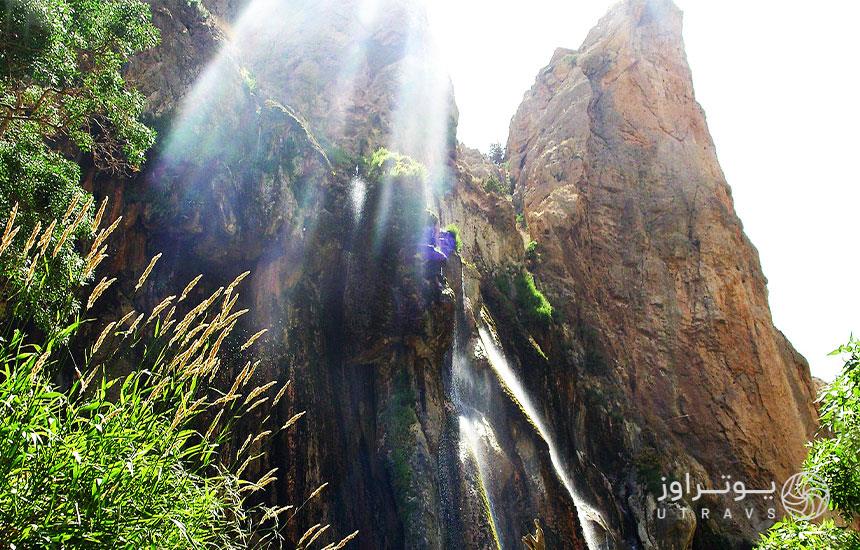 آبشار مارگون از جاهای دیدنی و سرسبز شیراز